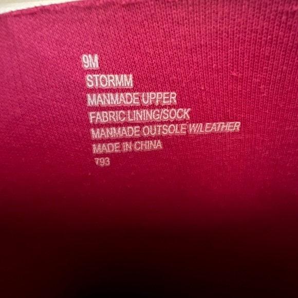 Authentic Betsey Johnson bubble gum pink rain boots! - Picture 2 of 7